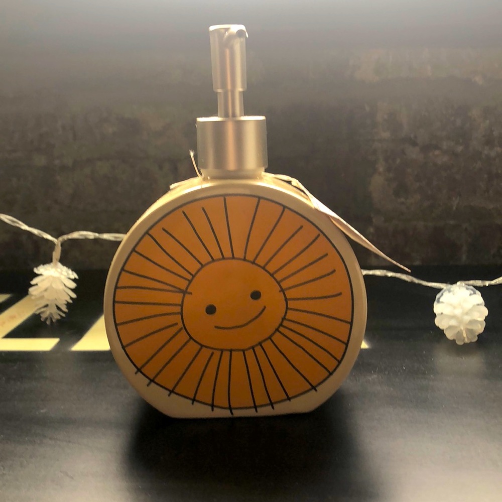 NWT Beekman 1802 Happy Place Sunny Ceramic Soap Dispenser 🙂